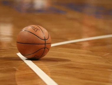 Δύο καρέκλες και μία μπάλα… ποδοσφαίρου – Ετσι έγινε ο πρώτος αγώνας μπάσκετ στην Ελλάδα